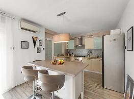 Premium Apartment With Patio