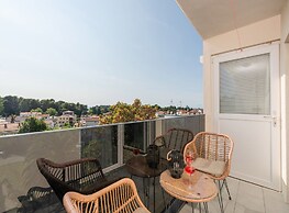 Premium Apartment With Patio