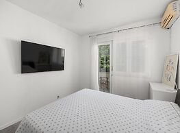 Premium Apartment With Patio