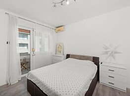 Premium Apartment With Patio