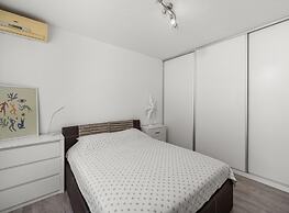 Premium Apartment With Patio