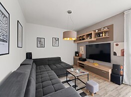 Premium Apartment With Patio