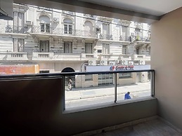 Modern Studio With Amenities in the Heart of the City -U1