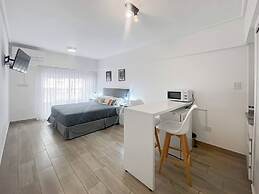 Modern Studio With Amenities in the Heart of the City -U1