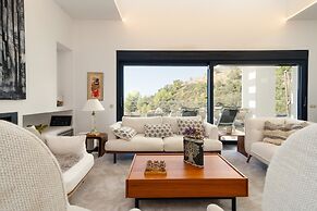 Lavish Villa With Private Pool