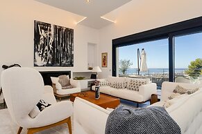 Lavish Villa With Private Pool