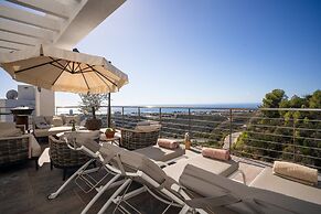 Lavish Villa With Private Pool