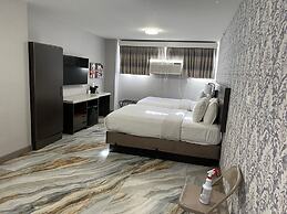 The Essence Hotel AT JFK