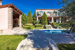 Idyllic Istrian Escape With Pool