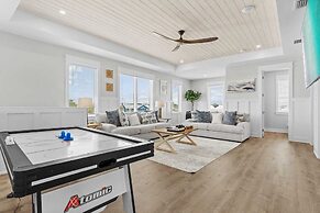 Beachside Paradise by Avantstay Private Pool, 1 Block to Beach, Sleeps