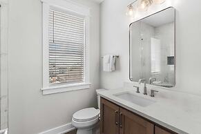Beachside Paradise by Avantstay Private Pool, 1 Block to Beach, Sleeps
