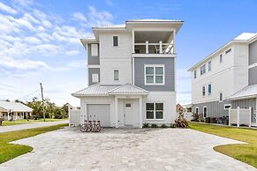 Beachside Paradise by Avantstay Private Pool, 1 Block to Beach, Sleeps