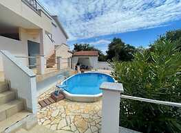 Pleasant Apartment With Pool