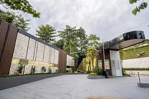 Royal Urban Resort