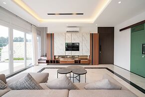 Royal Urban Resort