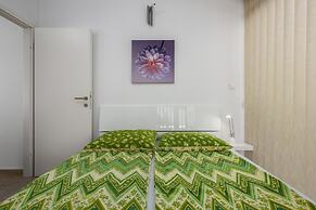 Lush Apartment With Private Pool