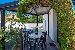 Lush Apartment With Private Pool