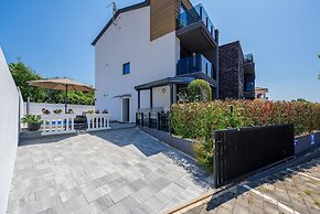 Lush Apartment With Private Pool