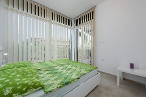 Lush Apartment With Private Pool