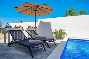 Lush Apartment With Private Pool