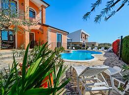 Villa in Visnjan With Private Heated Pool