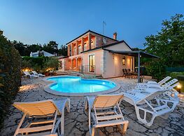 Villa Imagine With Heated Pool