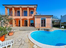Villa Imagine With Heated Pool