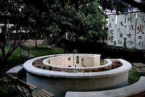 Yangshuo Geemu Building House