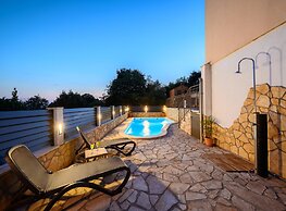 Pretty Villa With View