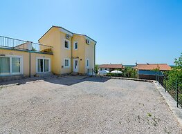 Pretty Villa With View