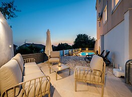 Pretty Villa With View