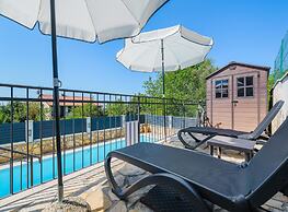 Pretty Villa With View