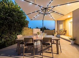 Pretty Villa With View