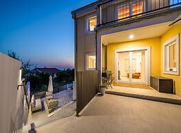 Pretty Villa With View