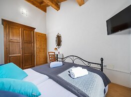 Pretty Villa With View