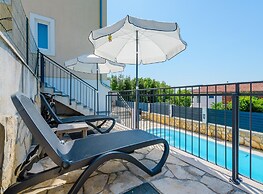 Pretty Villa With View