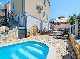 Pretty Villa With View