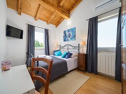 Pretty Villa With View