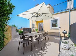 Pretty Villa With View