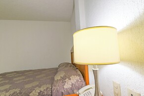 Suites Poliforum Inn