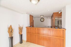 Suites Poliforum Inn