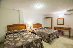 Suites Poliforum Inn