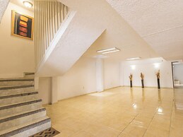 Suites Poliforum Inn