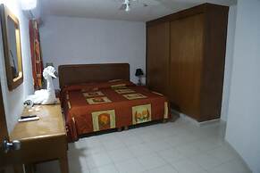 Suites Poliforum Inn