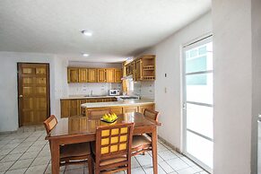 Suites Poliforum Inn