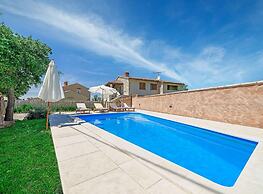 Charming Holiday Home With Garden