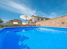 Charming Holiday Home With Garden