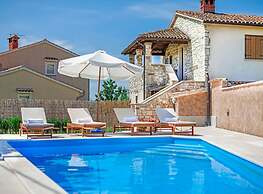 Charming Holiday Home With Garden