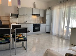 Appealing Apartment With Garden