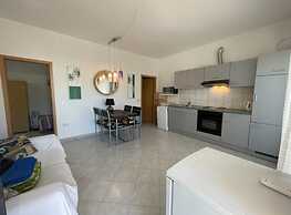 Appealing Apartment With Garden